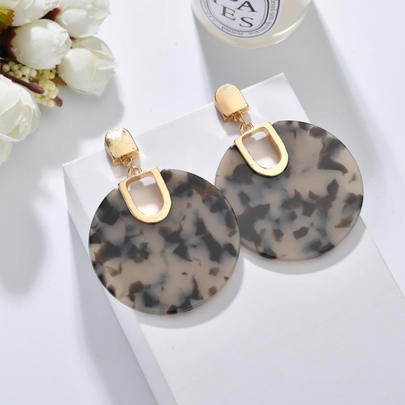 Jewelry - LAST ONE!! Tortoise Shell Earrings